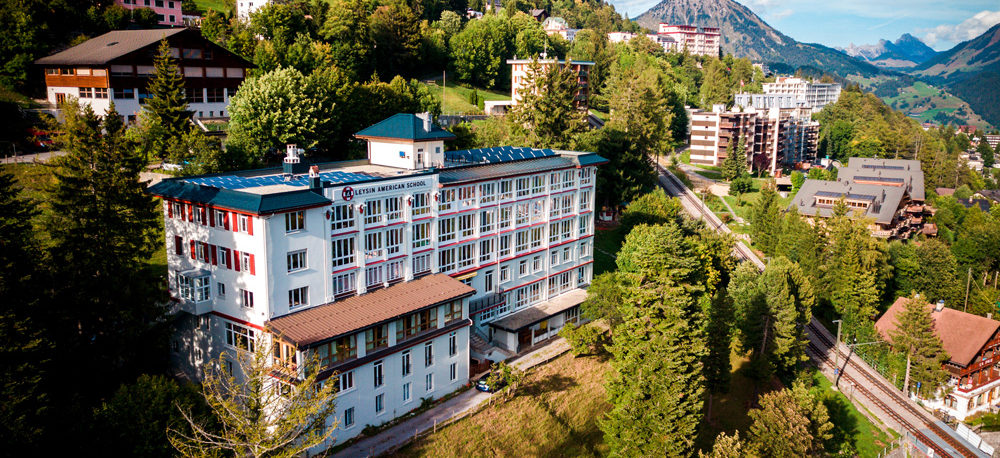 Bâtiment de l'école américaine de Leysin en Suisse Internat